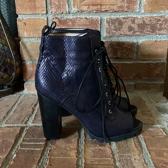 NWOT Katy Perry The Monica Open Toe Purple Snakeskin Booties - Picture 3 of 8